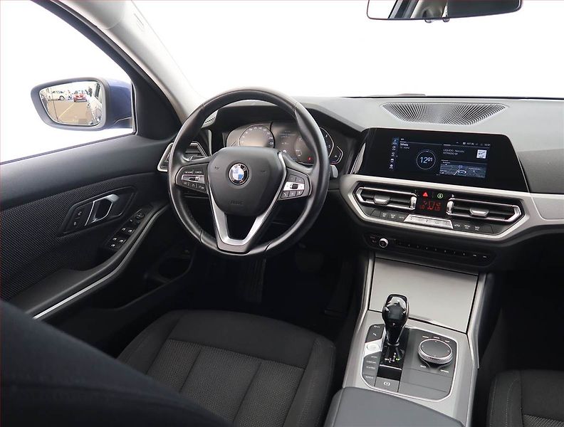 BMW Řada 3 (2021) Advantage 320 d xDrive - fotka 7 z 28