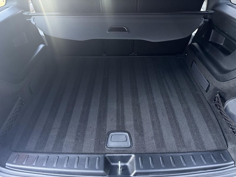 Mercedes-Benz GLB (2019) 200d 4Matic, AMG Line Head-up  - fotka 21 z 51