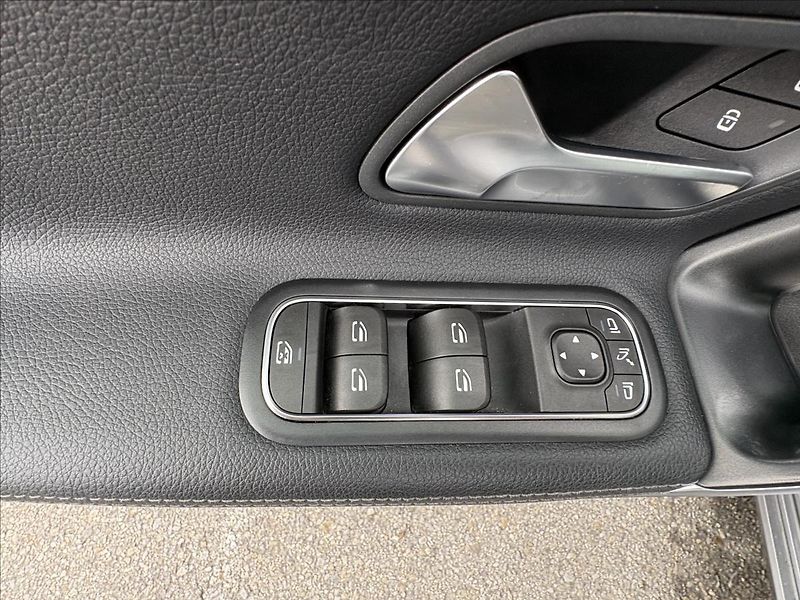 Mercedes-Benz Třídy A 1,3 250e Full Led,Navi,Výhřev - fotka 4 z 43