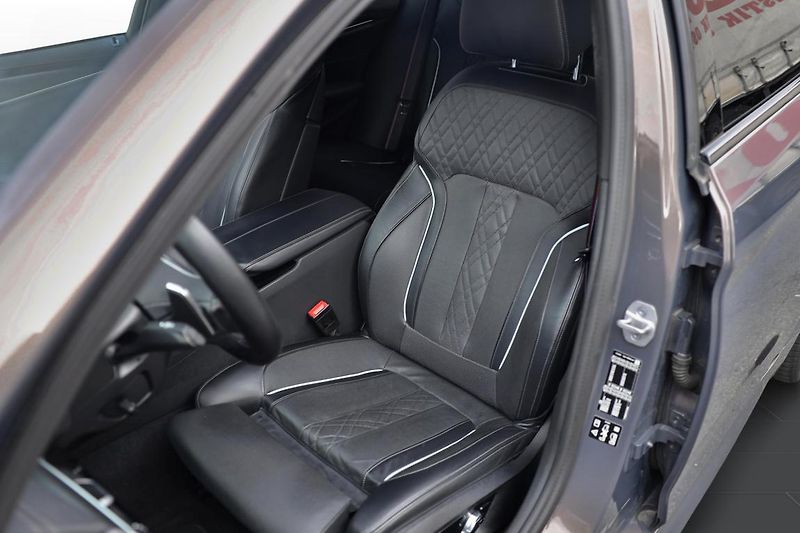 BMW Řada 5 540d xDrive - fotka 10 z 14