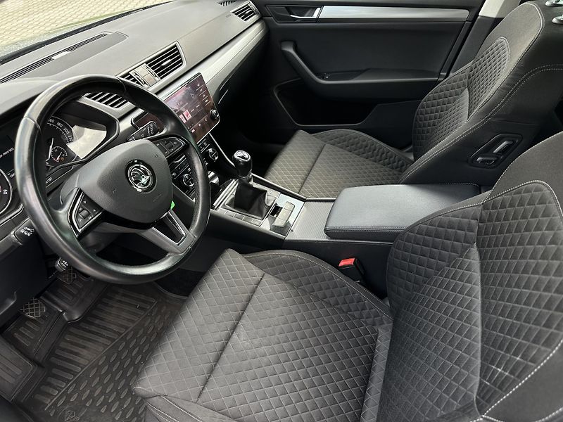 Škoda Superb 2.0 TDI Style - fotka 23 z 37