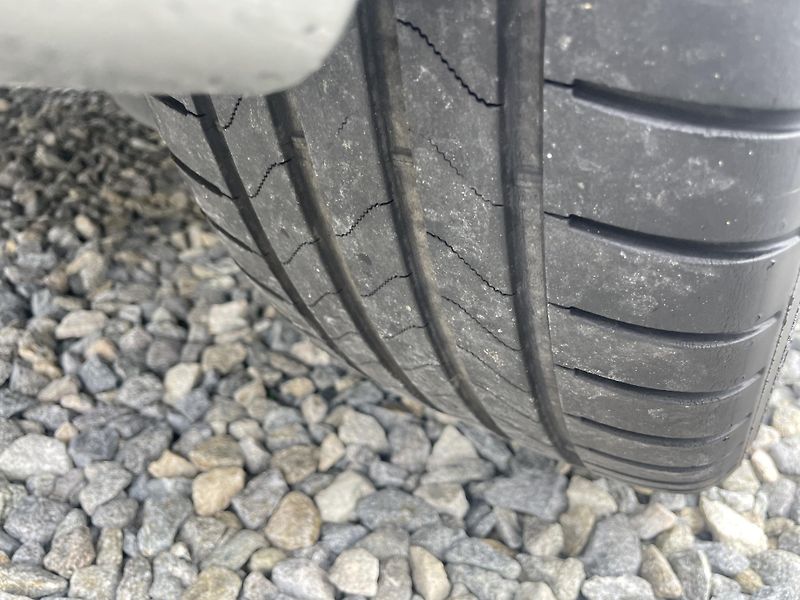 Toyota Auris 1.8i 16v HYBRID AUT SERVIS TOP - fotka 43 z 172