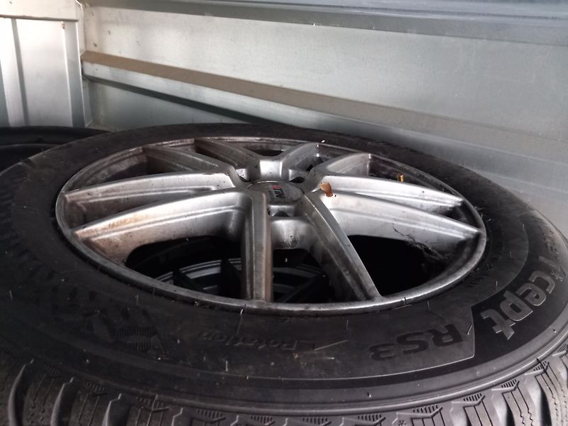 Volkswagen Passat (2011) 1,4TSi NAVI VYHŘ.SED, 2x KOLA - fotka 33 z 38