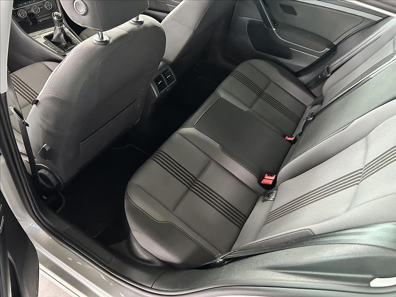 Volkswagen Golf 1,4   TSI 92kW,ALLSTAR,SERVISK - fotka 22 z 28
