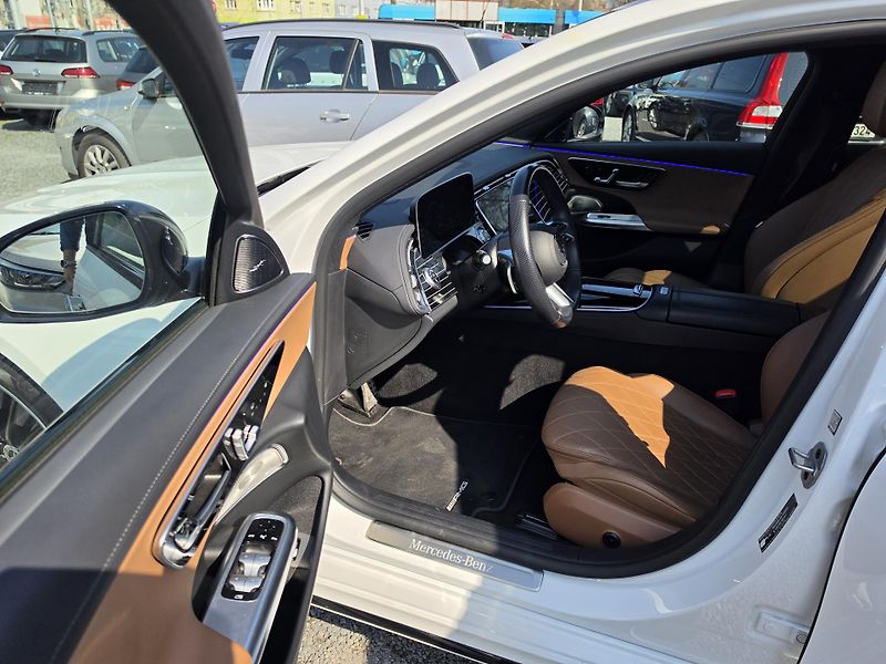 Mercedes-Benz Třídy E 220CDI AMG Nappa Burmester 4D - fotka 14 z 21
