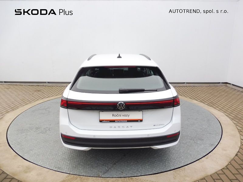 Volkswagen Passat (2026) 1,5 TSI 150kW eHybrid - fotka 25 z 28