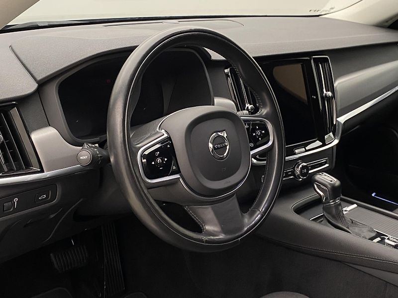 Volvo V90 D4 AWD MOMENTUM AUT  - fotka 18 z 48