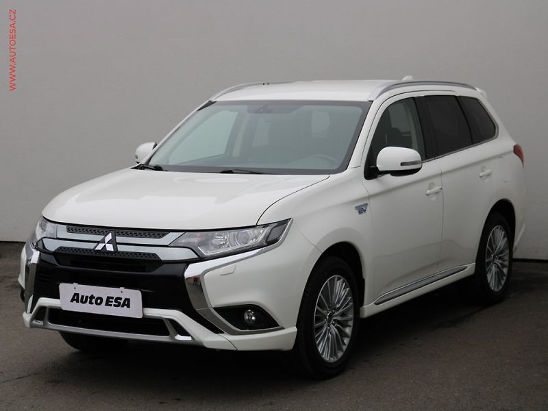 Mitsubishi Outlander (2016) 2.0 4x4, AT - fotka 3 z 3