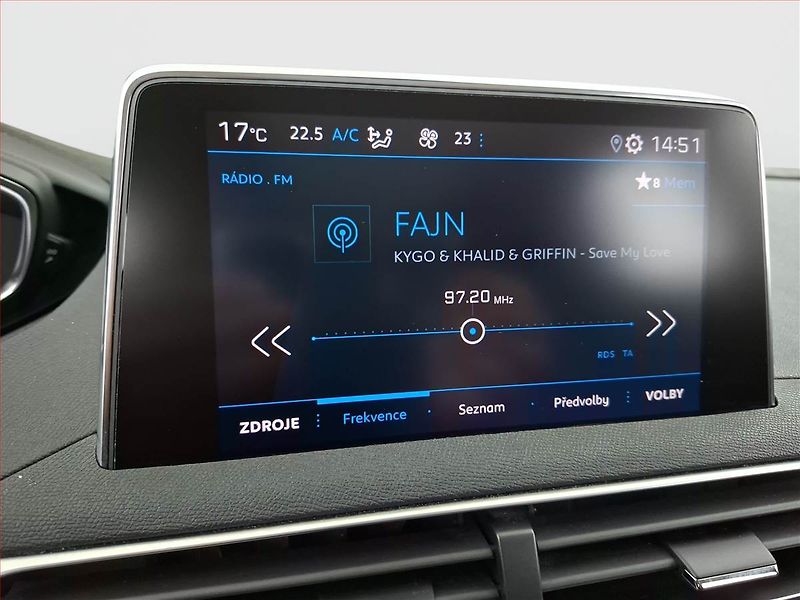 Peugeot 3008 (2019) Allure 1.6 PureTech, Automat - fotka 15 z 22