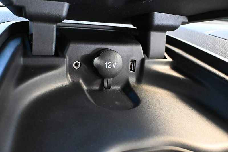 Ford Tourneo Custom (2014) 2.2 L1H1 8 Míst klima kamera 1 - fotka 23 z 30