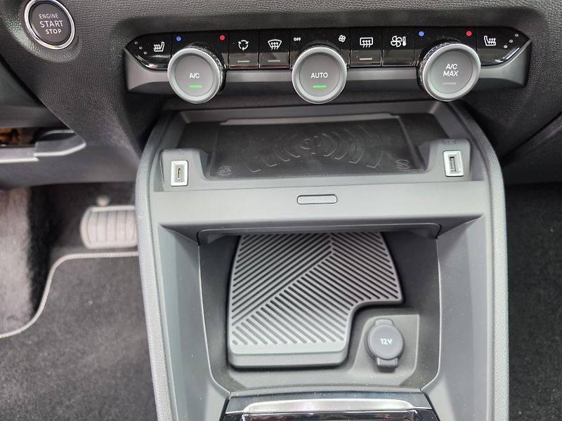 Citroën ë-C4 100kW 50kWh SHINE Panorama DPH - fotka 23 z 29