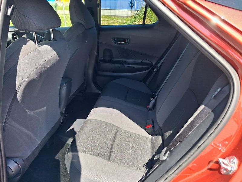 Toyota C-HR 2,0 PHEV E-CVT Style - fotka 23 z 24