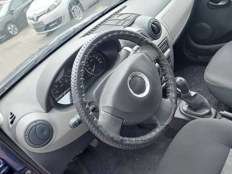 Dacia Sandero (2009) 1.2i-16v - fotka 9 z 25