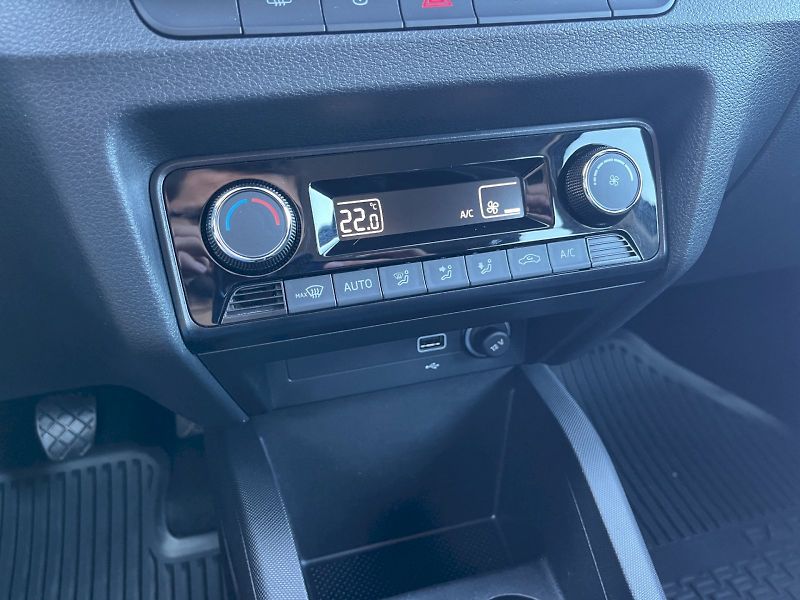 Škoda Fabia (2021) 1.0 TSI 70kW Style Plus combi - fotka 12 z 30