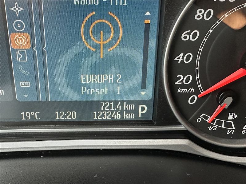 Ford Mondeo 2,3 160PS  Titanium A/T - fotka 36 z 46