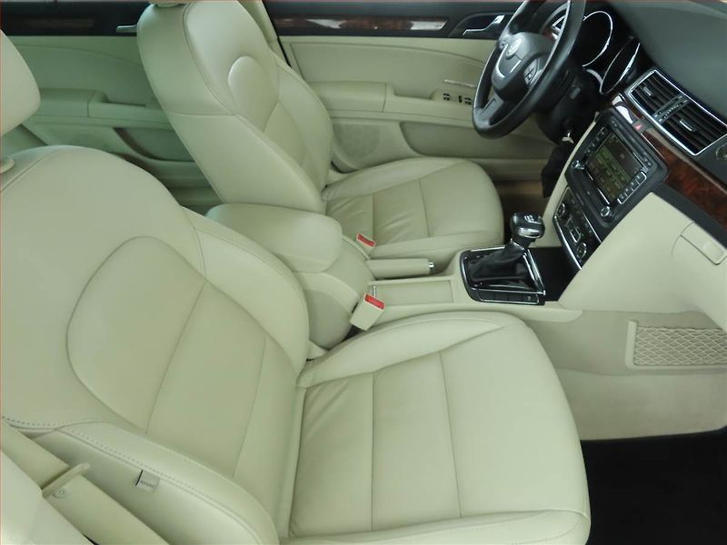 Škoda Superb (2011) Elegance 3.6 FSI V6, 4X4 - fotka 9 z 15