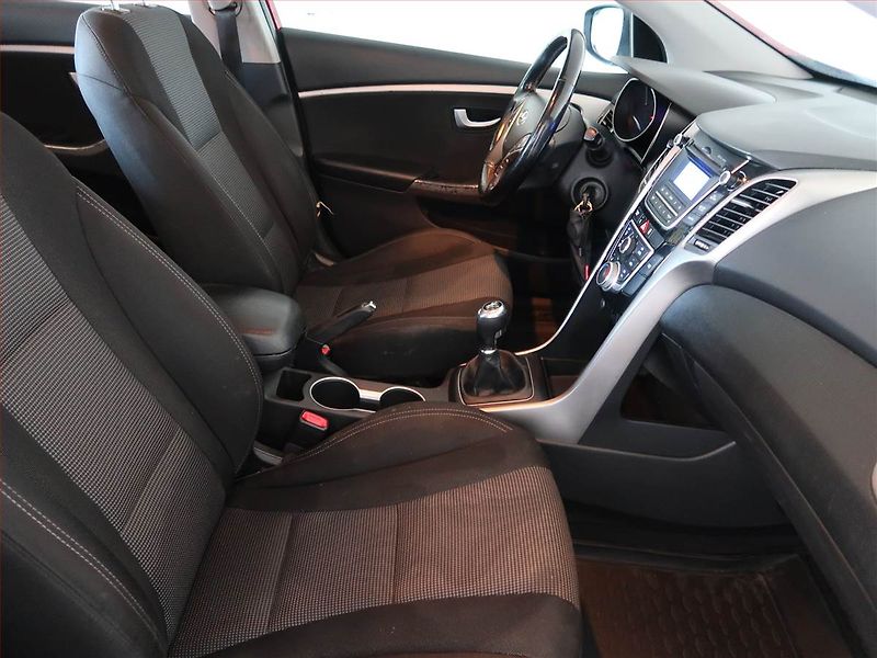 Hyundai i30 (2014) 1.6 MPI, Serv.kniha, Tempomat - fotka 9 z 14
