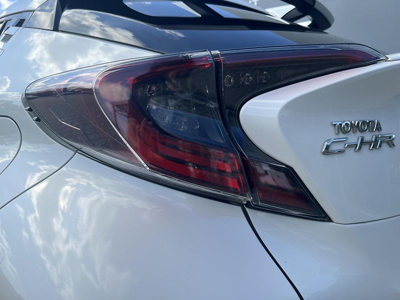 Toyota C-HR (2018) 1.8 VVT-i E-CVT - fotka 39 z 39