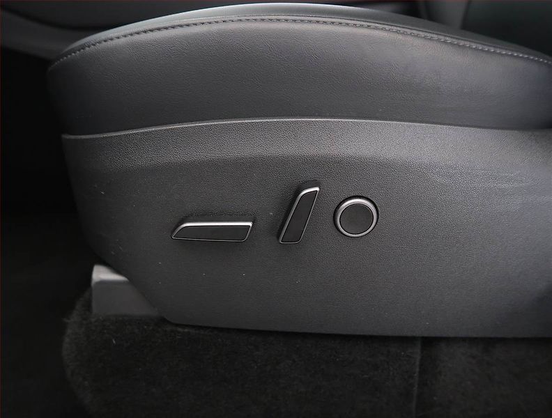 Tesla Model Y (2023) Performance 79kWh, SoH 93% - fotka 31 z 33