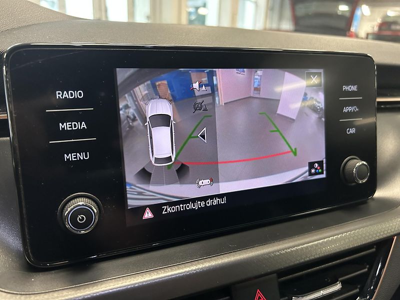 Škoda Scala (2022) 1.0TSi DSG Style LED Virt.kokp - fotka 17 z 26