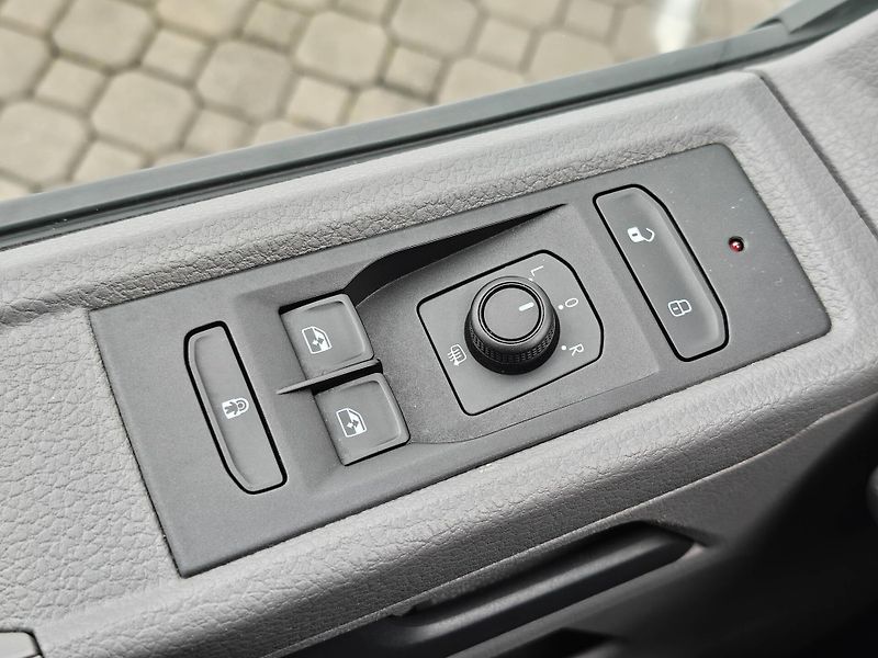 Volkswagen Transporter Comfortline DR DSG 2,0TDi - fotka 19 z 22