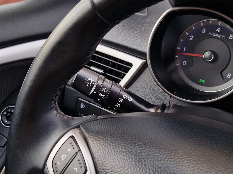 Hyundai i30 1,6 i 1.MAJITEL POUZ AUTORIZAK - fotka 21 z 32