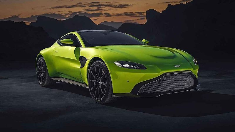Aston Martin Vantage a DB10.