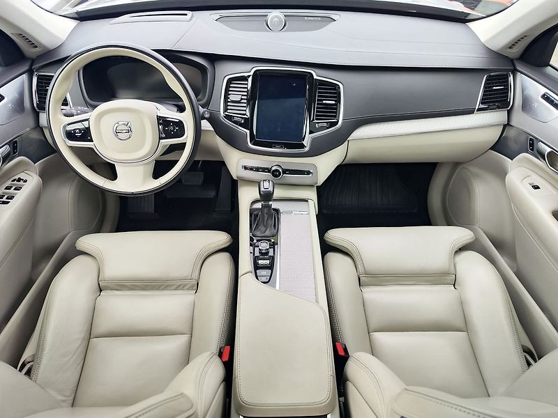 Volvo XC90 D5 2.0/173kW Inscription AT 4x - fotka 19 z 47