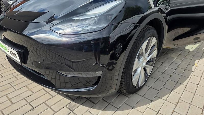 Tesla Model Y (2023) Long Range AWD DE SoH 92,9% - fotka 35 z 36