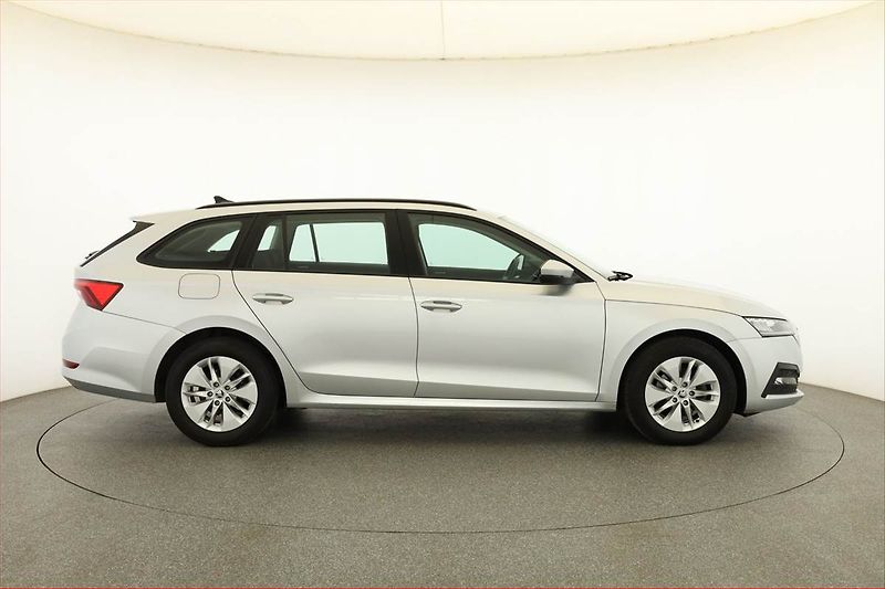 Škoda Octavia (2023) Ambition 2.0 TDI, ČR,1.maj - fotka 6 z 21