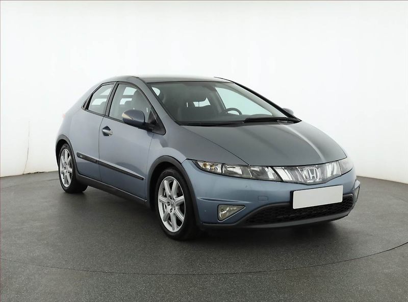 Honda Civic (2008) 1.8 i, po STK, pěkný stav - fotka 1 z 18