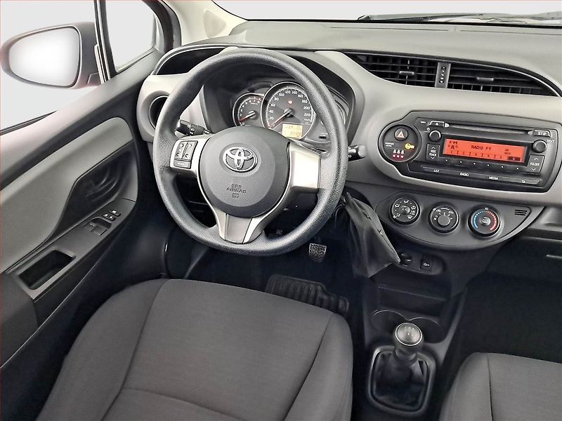 Toyota Yaris (2014) 1.0 VVT-i, Serv.kniha - fotka 7 z 15
