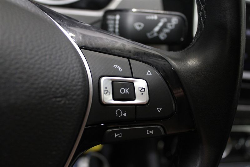 Volkswagen Touran 1,4 TSI Comfortline 7-míst - fotka 20 z 32