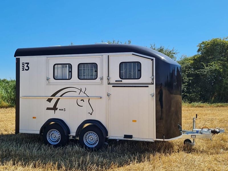 Cheval Liberté (2026) MAXI 3 ČERNÝ - fotka 25 z 28