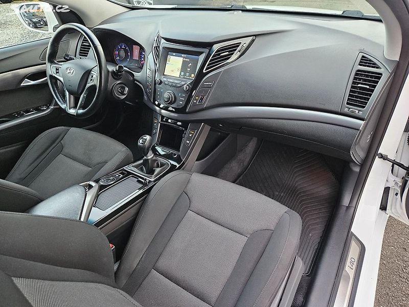 Hyundai i40 100kW VÝHŘEV KAMER DPH - fotka 12 z 44