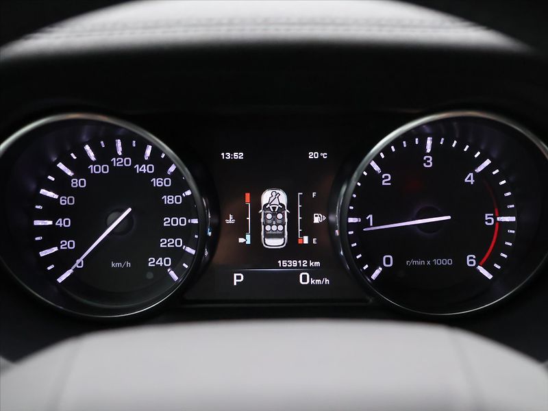 Land Rover Range Rover 2,2 TD4 Prestige CZ 1.maj DPH - fotka 18 z 35