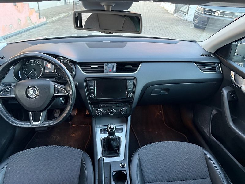 Škoda Octavia (2015) 1.6 TDI Greenline - Max výbava - fotka 8 z 16