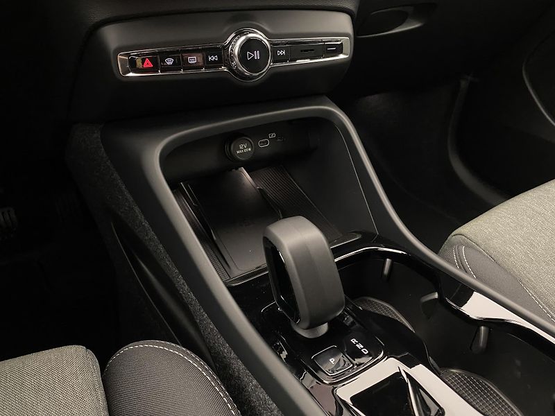 Volvo XC40 (2026) B3 AUT DARK PLUS - fotka 34 z 59