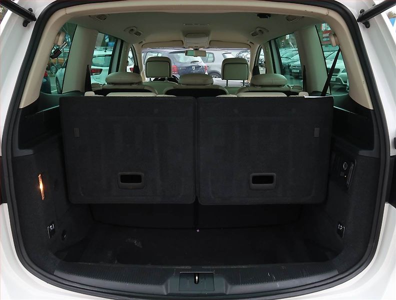 Volkswagen Sharan (2012) Highline 2.0 TDI BMT, Automat - fotka 14 z 25