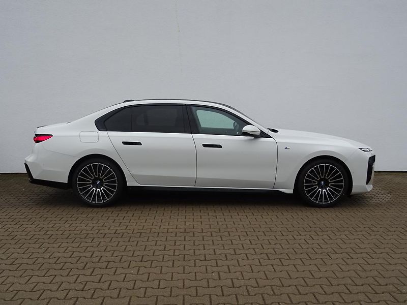 BMW Řada 7 740d xDrive Sedan - fotka 5 z 8