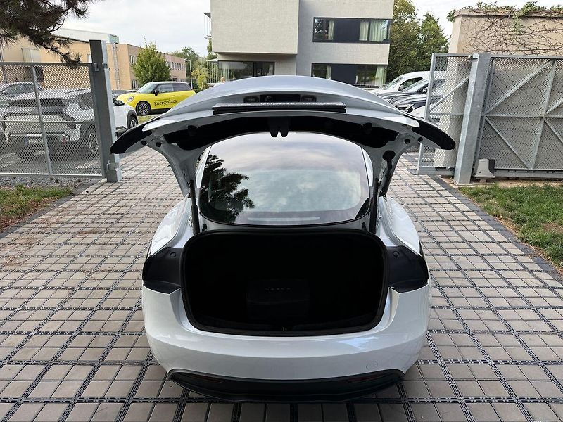 Tesla Model 3 Standart Range Premium / Tažné - fotka 33 z 39