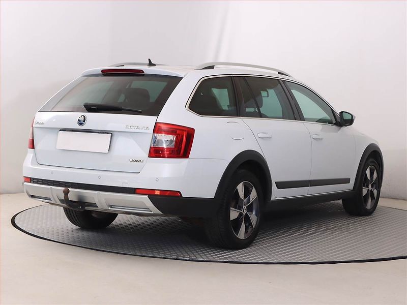 Škoda Octavia (2015) Scout 2.0 TDI, 4X4, Automat - fotka 5 z 19