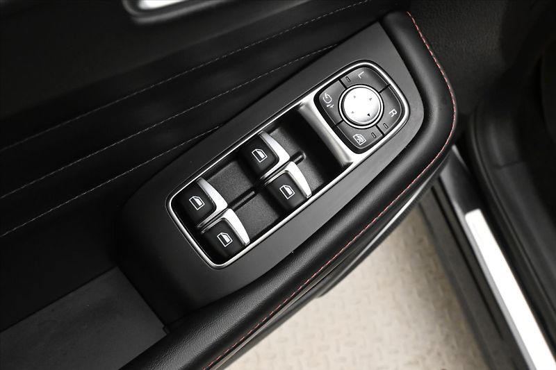MG EHS 1,5 TGI PHEV 119kW AT Luxury Z - fotka 26 z 32