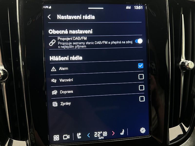 Volvo V60 B4 PLUS DARK AUT 1.maj. - fotka 40 z 43