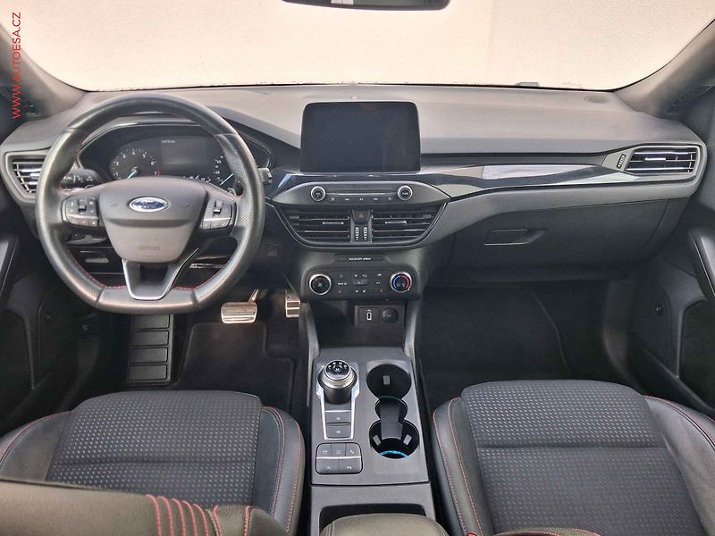Ford Focus (2019) 1.5EB, ST-Line, AT - fotka 8 z 19