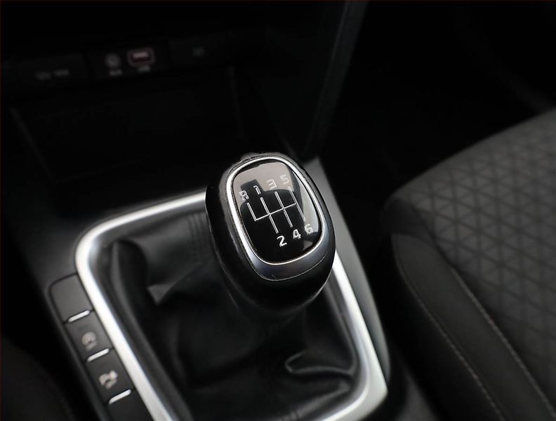 Kia Ceed (2019) 1.4 T-GDI, Serv.kniha - fotka 11 z 19