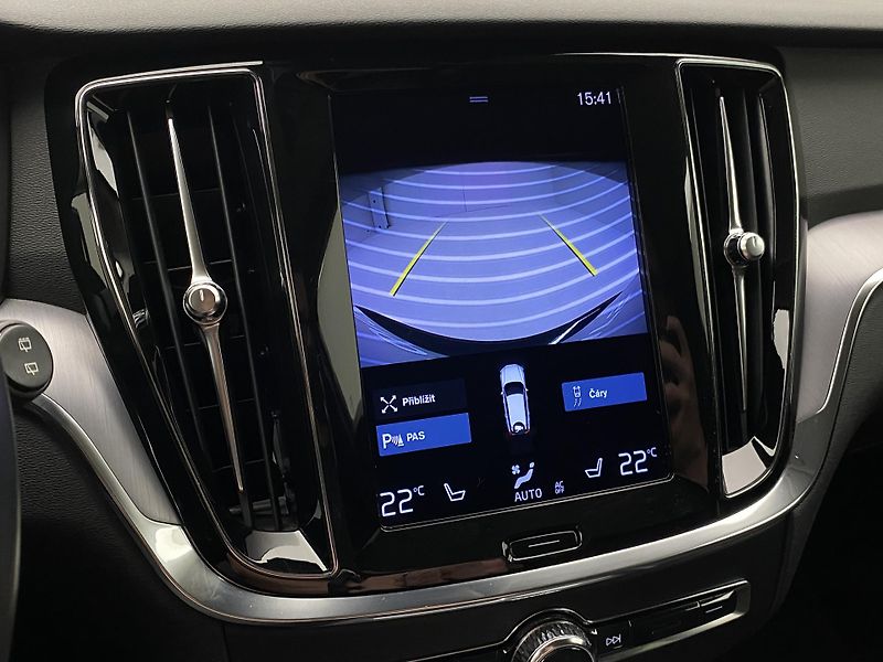 Volvo V60 D3 MOMENTUM AUT REZERVACE - fotka 39 z 39