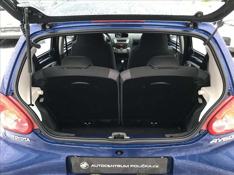Toyota Aygo 1,0 - fotka 10 z 16