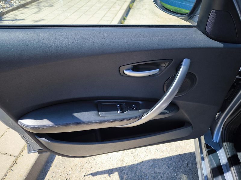 BMW Řada 1 116i 85kW SERVISKA - fotka 19 z 82