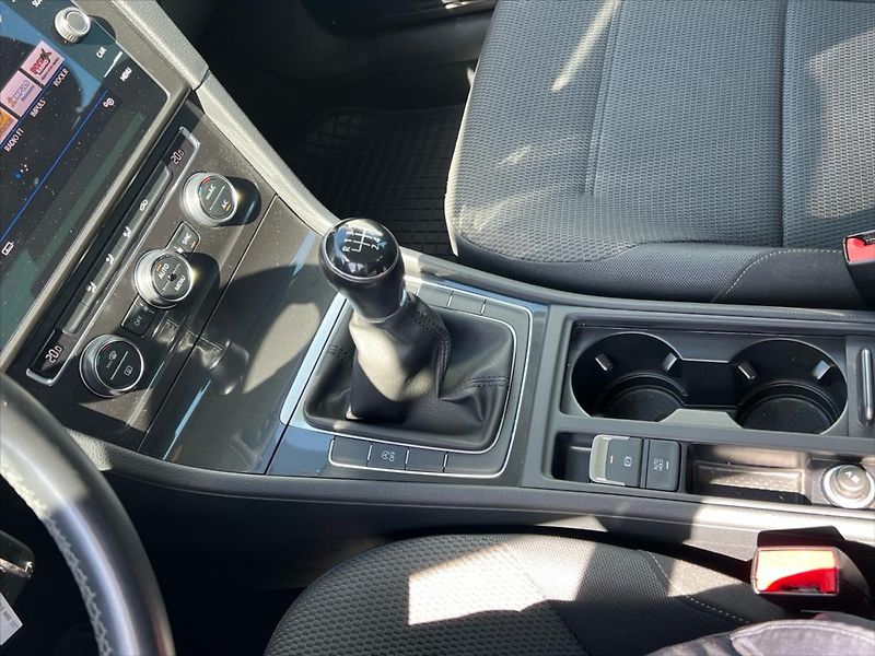 Volkswagen Golf 1,0 TSi 81kW COMFORTLINE  7 FL - fotka 18 z 22